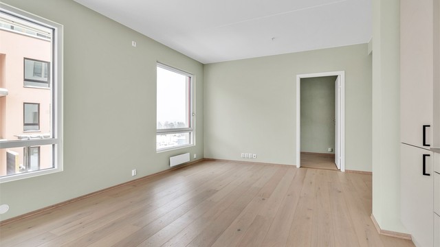 Det er balansert ventilasjon i leiligheten. A-konto vannbåren varme, varmtvann og kommunalt vann/og avløp, fibernett og kabel-tv er inkludert i felleskostnadene