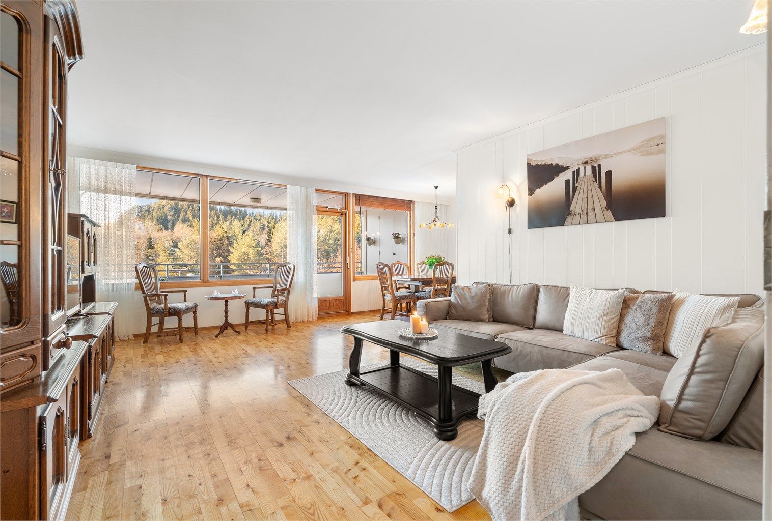 Saip Harmankaya har gleden av å presentere Øvre Flatåsveg 37A! En flott 4-roms andelsleilighet beliggende i et attraktivt område på Flatåsen! 