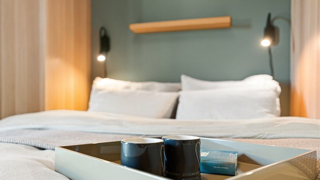 Her kan du nyte en morgenkaffe eller ta den med ut på balkongen som er i tilknytning til soverommet.