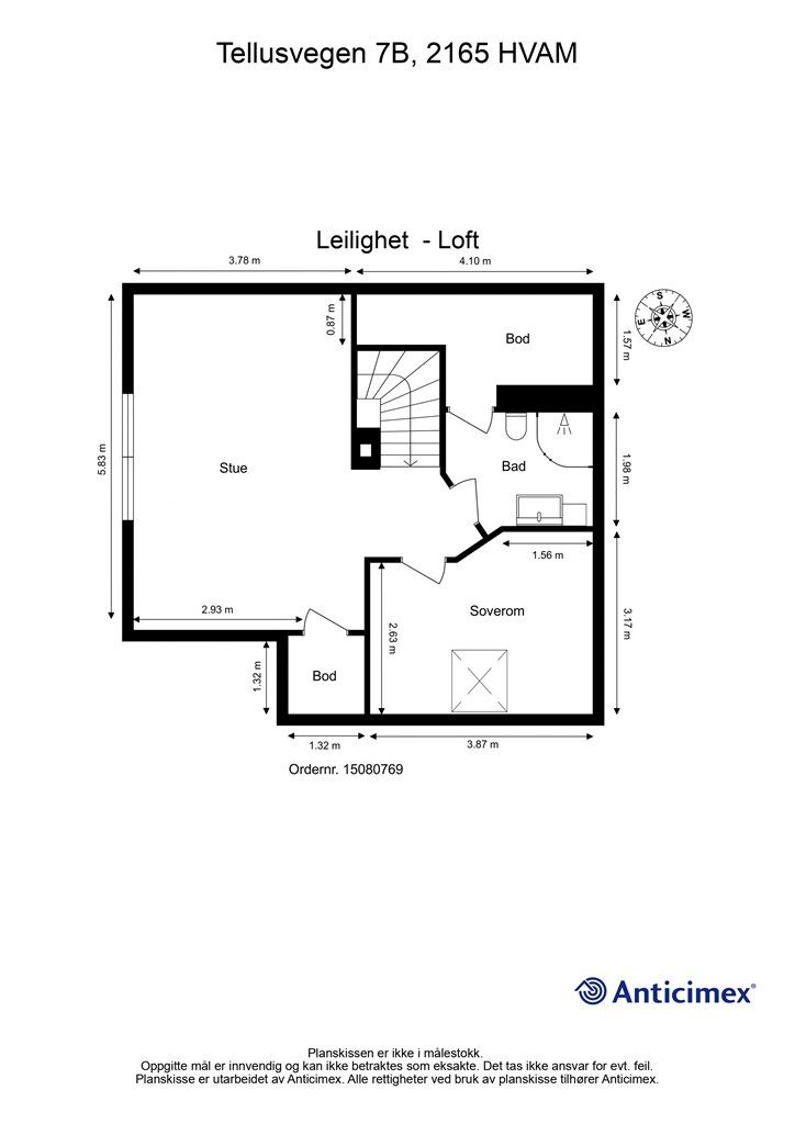 Loftsetasjen på 38 m² er innredet med stue, soverom, bad og to boder for rikelig med lagringsplass.