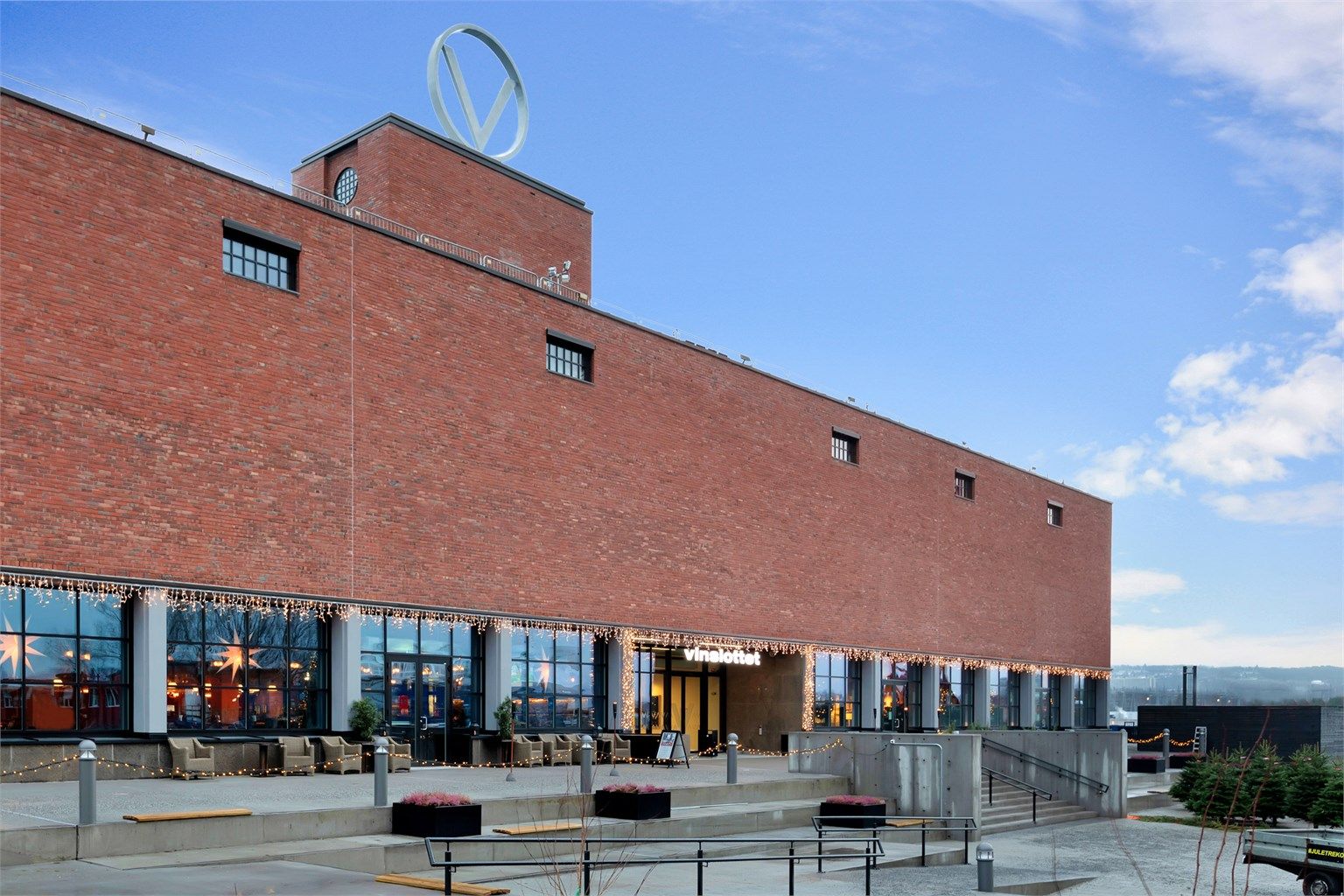 Vinslottet hvor du finner butikker og flere restauranter. 