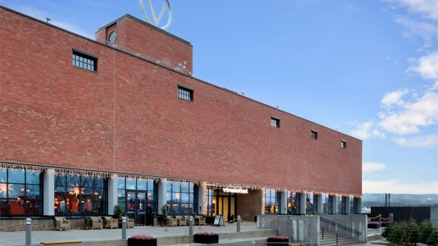 Vinslottet hvor du finner butikker og flere restauranter.