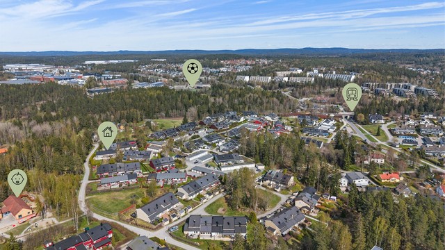 Sentral beliggenhet på Langhus med kort vei til det aller meste.