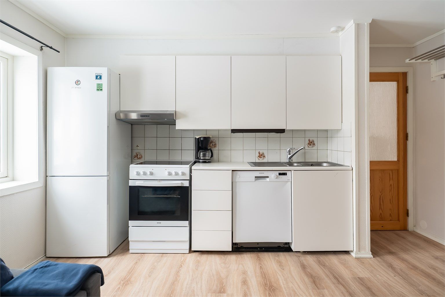 Hvitevarer på kjøkken medfølger handelen