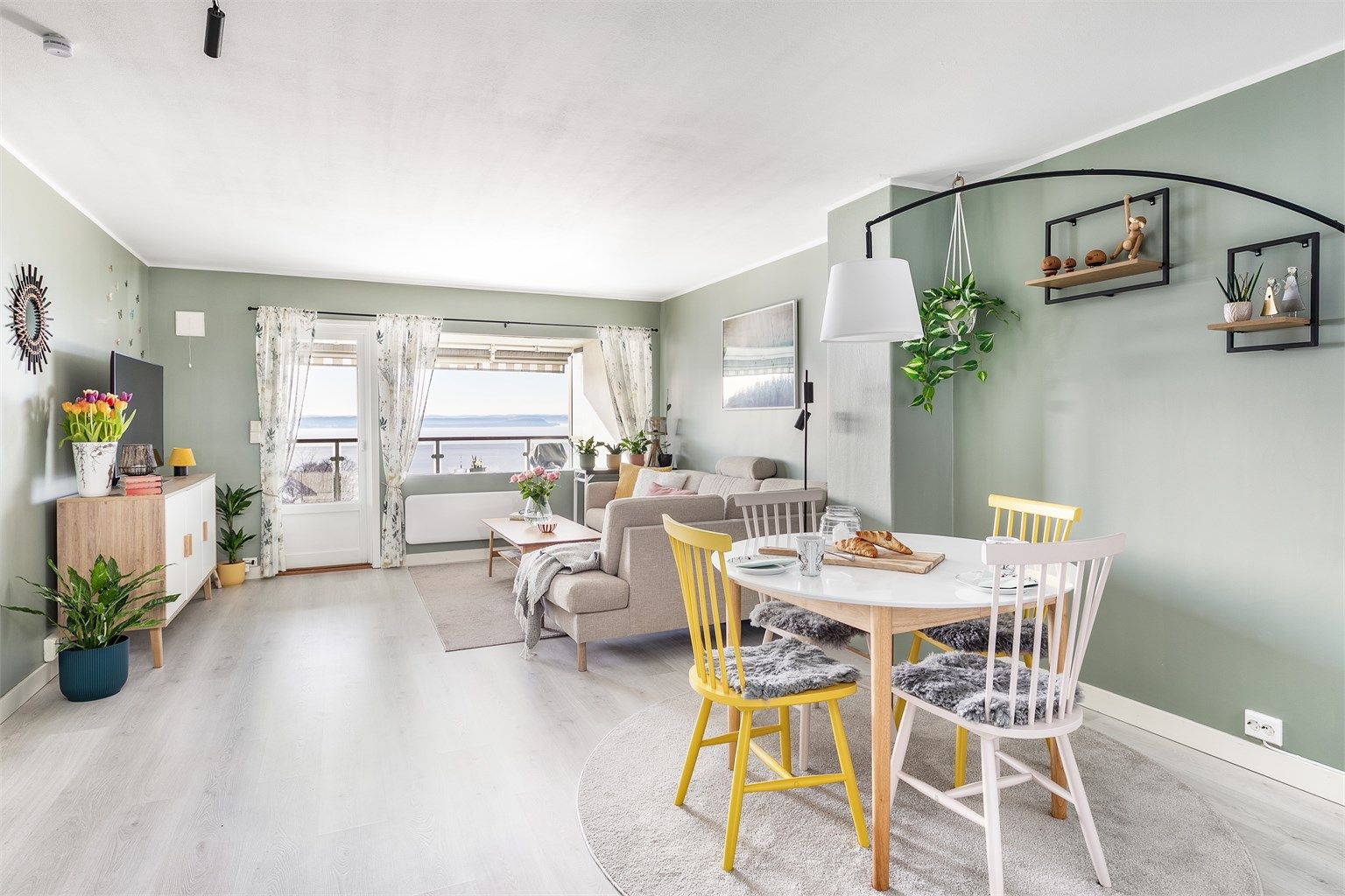 Velkommen til Refsnesbakken! Leiligheten presenteres av Krogsveen. 
Fotograf; Børge Oppegård.