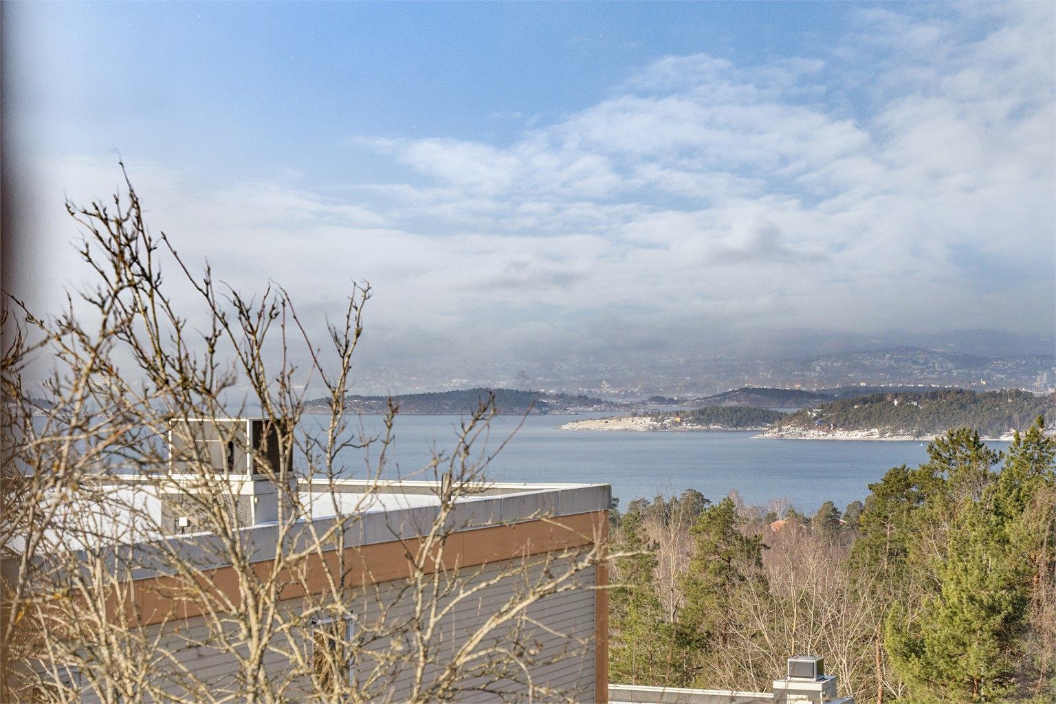 Panorama utsikt over Oslo fjorden fra balkongen.