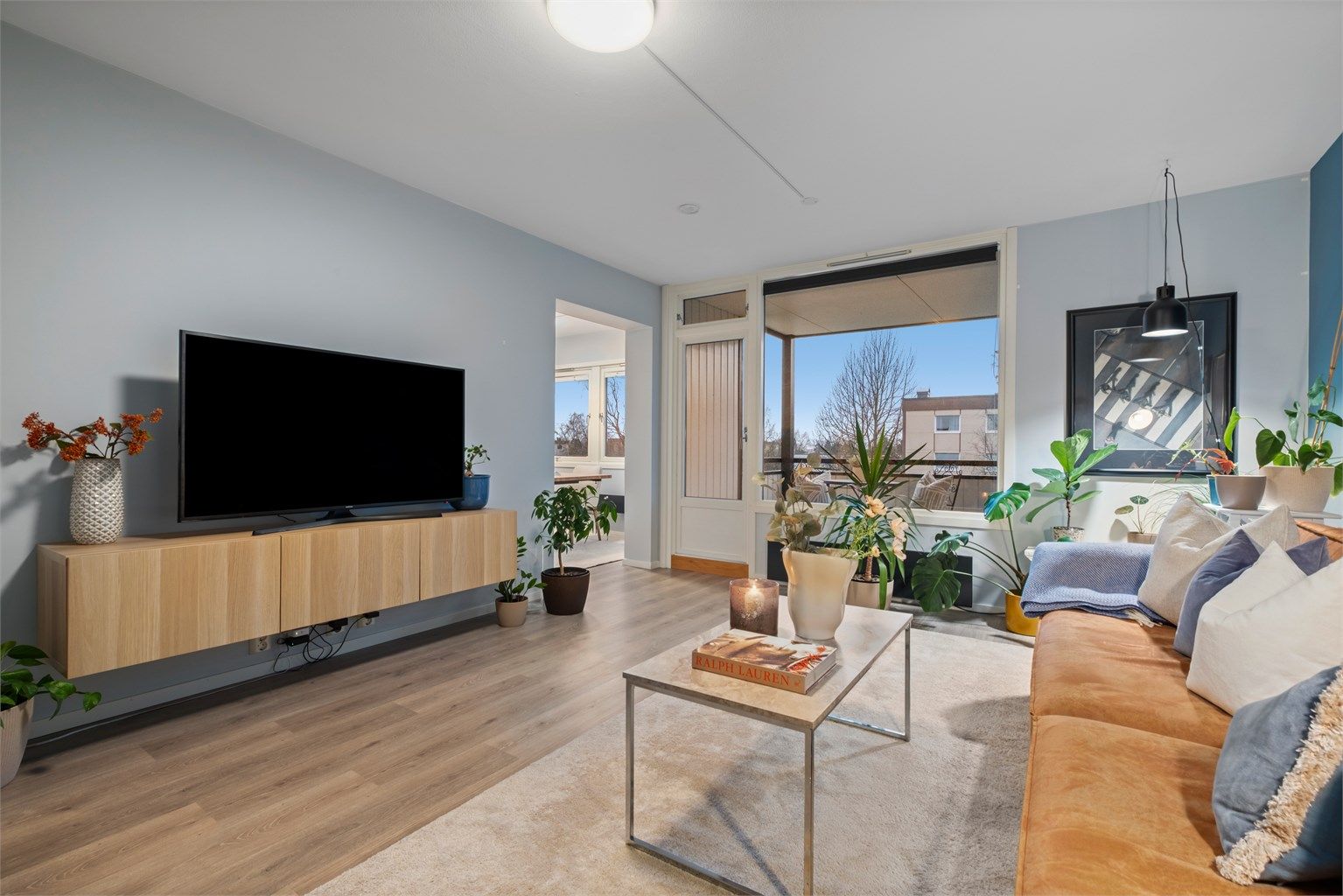 Velkommen til Sigurd Jorsalfars veg 25A - og denne flotte 3-romsleiligheten beliggende i et attraktivt og veletablert område på Berg/Tyholt! 