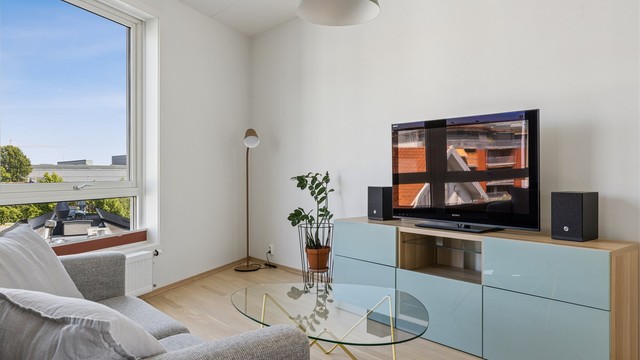 Oppvarming via fjernvarme og balansert ventilasjon sikrer et godt inneklima.