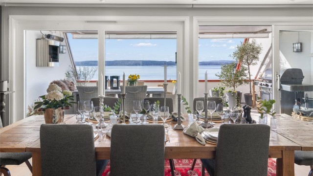 Utsikten over fjorden er en integrert del av opplevelsen i de sosiale sonene.