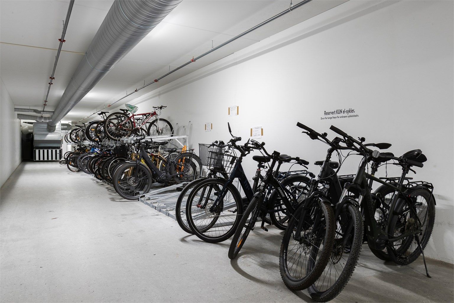Sameiet har felles sykkelparkering, smørebod og sykkelverksted.