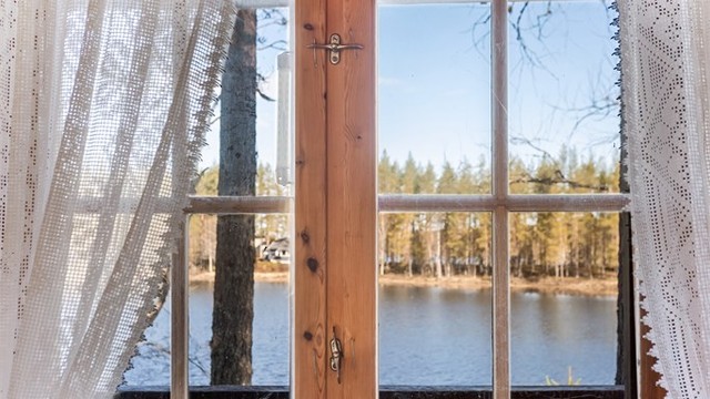 Utsikt mot vannet også fra soverommet.