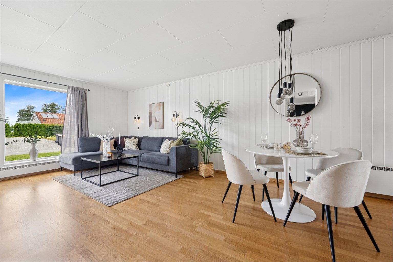 Velkommen til Peter Sinneruds veg 58! Pen og lettstelt 3-roms selveierleilighet med god planløsning.