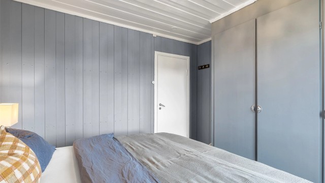 Soverom 1 - God plass til garderobeløsning