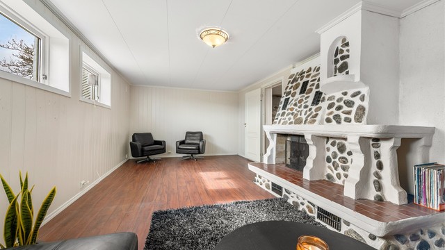 Kjellerstuen har flere møbleringsmuligheter og er et fint supplement til hovedstuen - ikke byggemeldt og godkjent