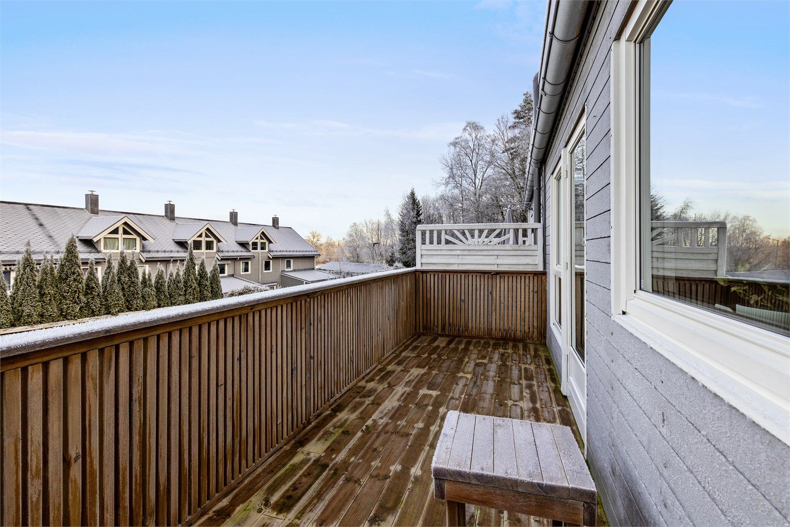 Her kan årets varmere dager nytes, og balkongen kan møbleres med ønsket utemøblement. 