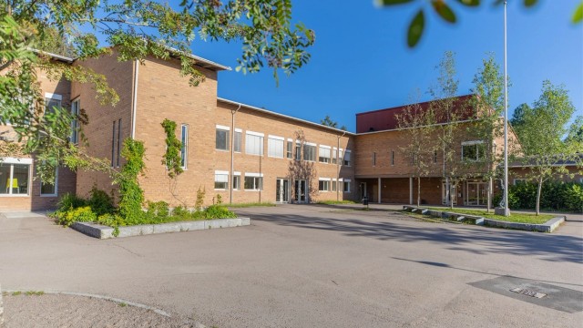 Ulverud skole (1-7 kl.) ligger kun 700 meter fra boligen.