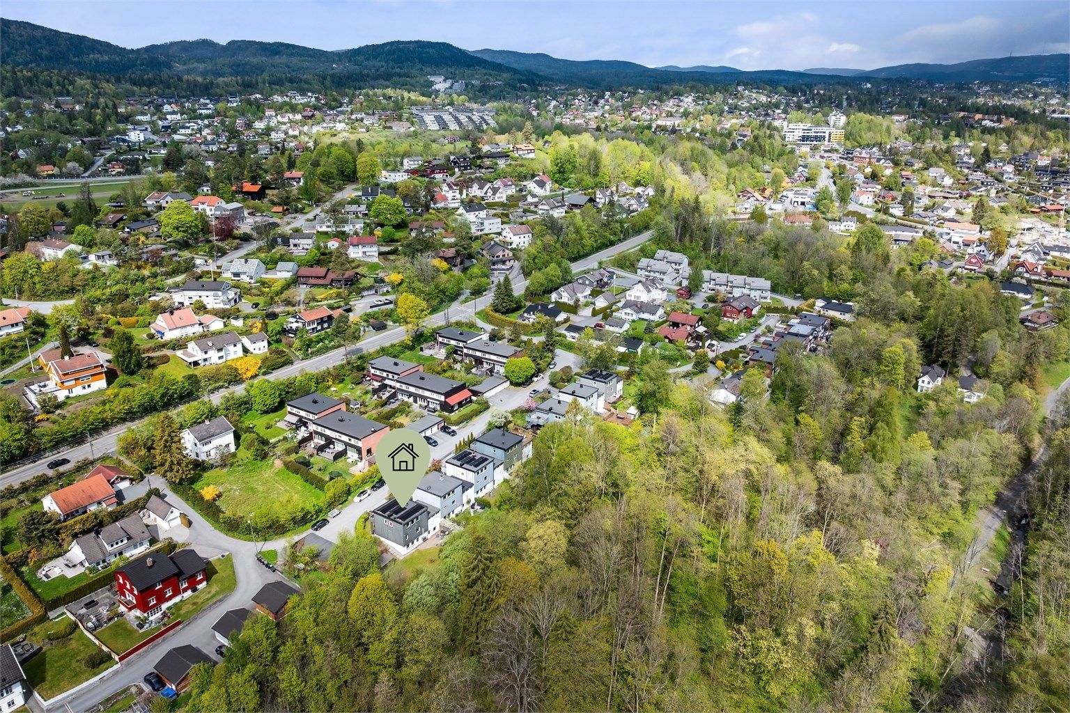 Kort avstand til turstier som bl.a. kan ta deg til Dælivann, mot Kolsåstoppen eller videre innover i Bærumsmarka med flotte tur- og treningsområder, badevann og urørt natur