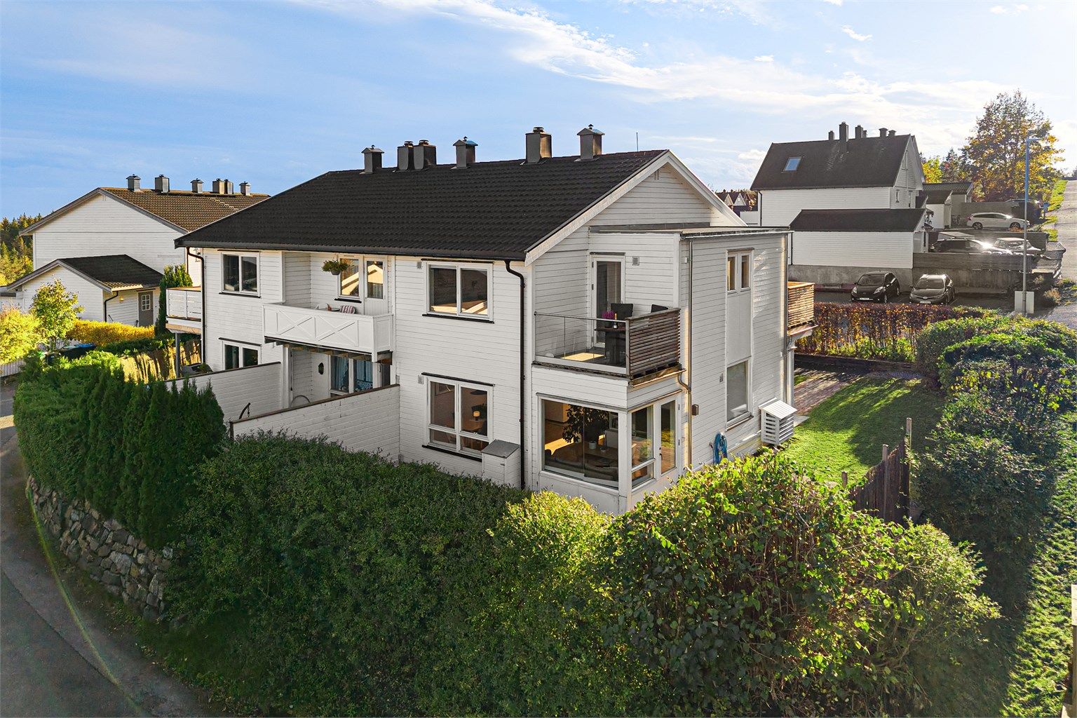 Huset har en gjennomgående god planløsning og standard