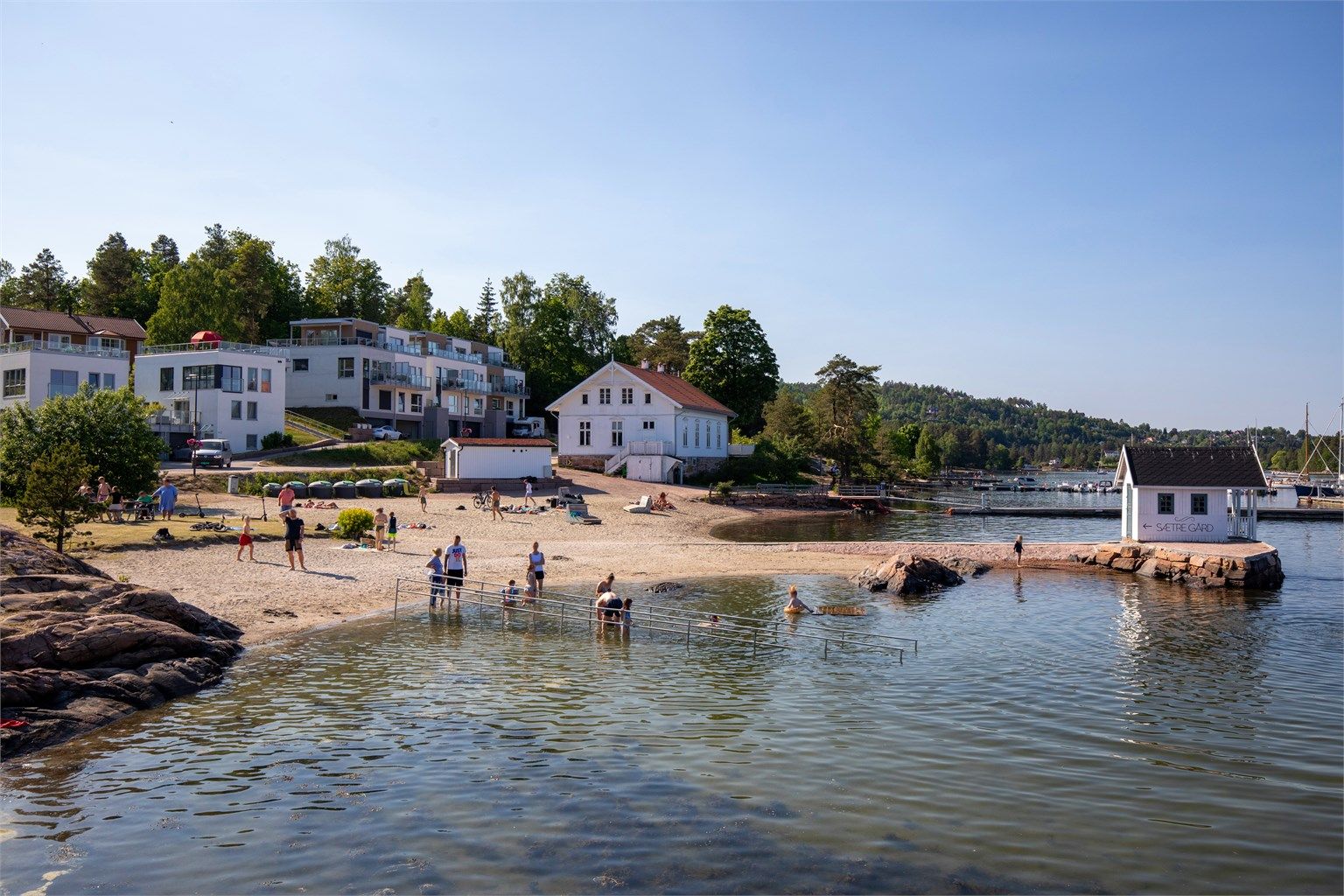 Pent opparbeidet strand rett nedenfor leiligheten