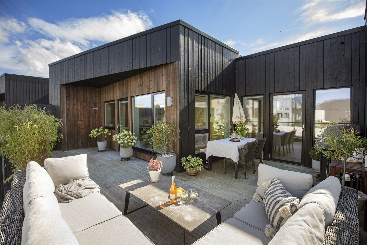 Nydelig takterrasse med gode solforhold