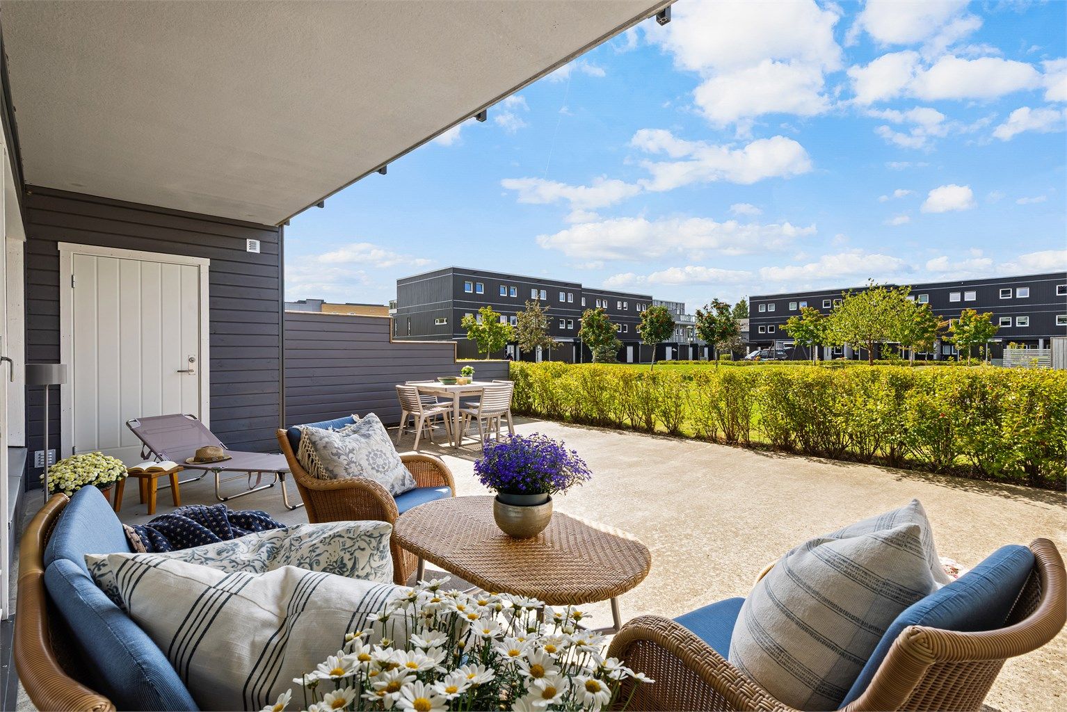 Sebastian Håbesland v/Krogsveen presenterer Kornmoenga 29 - moderne leilighet med 48 kvm markterrasse