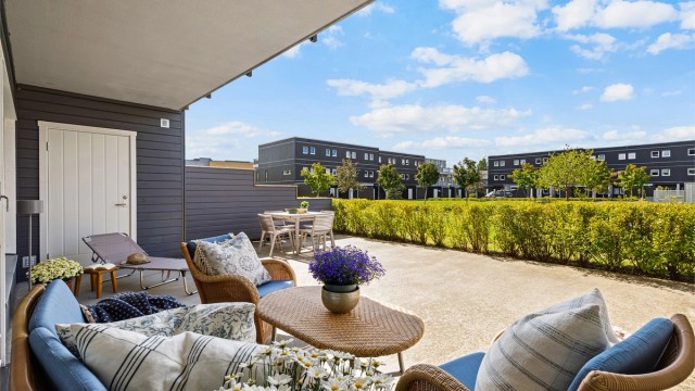 Sebastian Håbesland v/Krogsveen presenterer Kornmoenga 29 - moderne leilighet med 48 kvm markterrasse