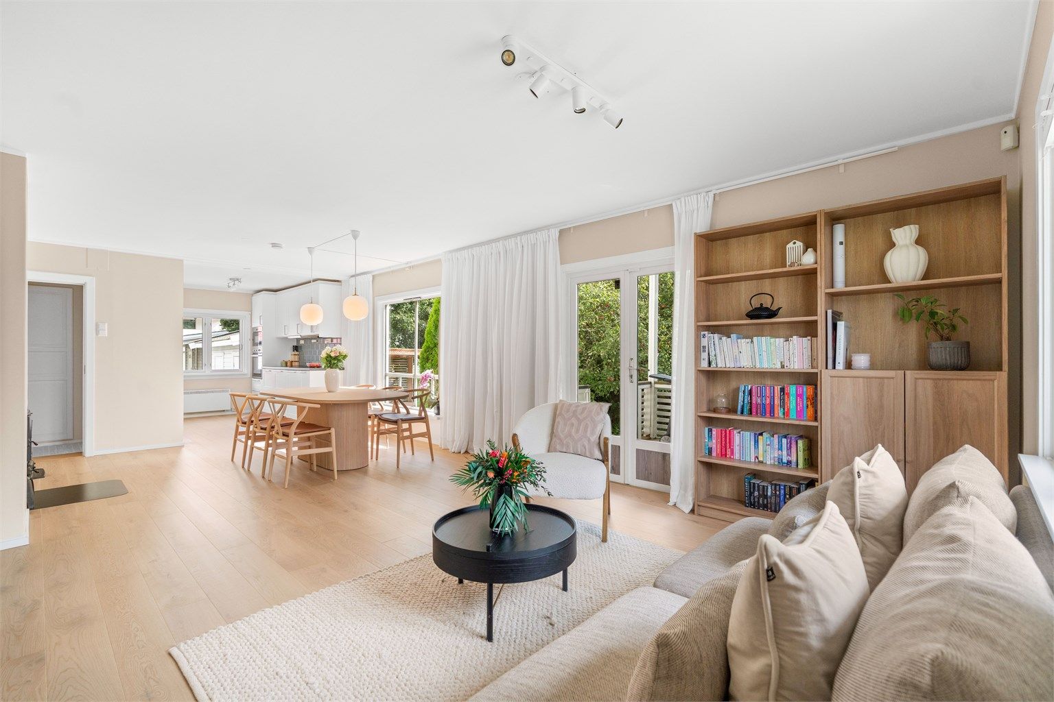 Eiendomsmegler Krogsveen v/Siv S Ostrø ønsker velkommen til Vigernesgata 5A