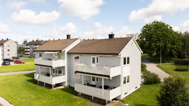 Velkommen til Holstebroveien 2B! Leiligheten presenteres av Raymond Bøhn i Krogsveen. Fotograf; Kristoffer Kristiansen