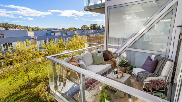 Balkongen er på 6 kvm og har god plass til sittegruppe og grill