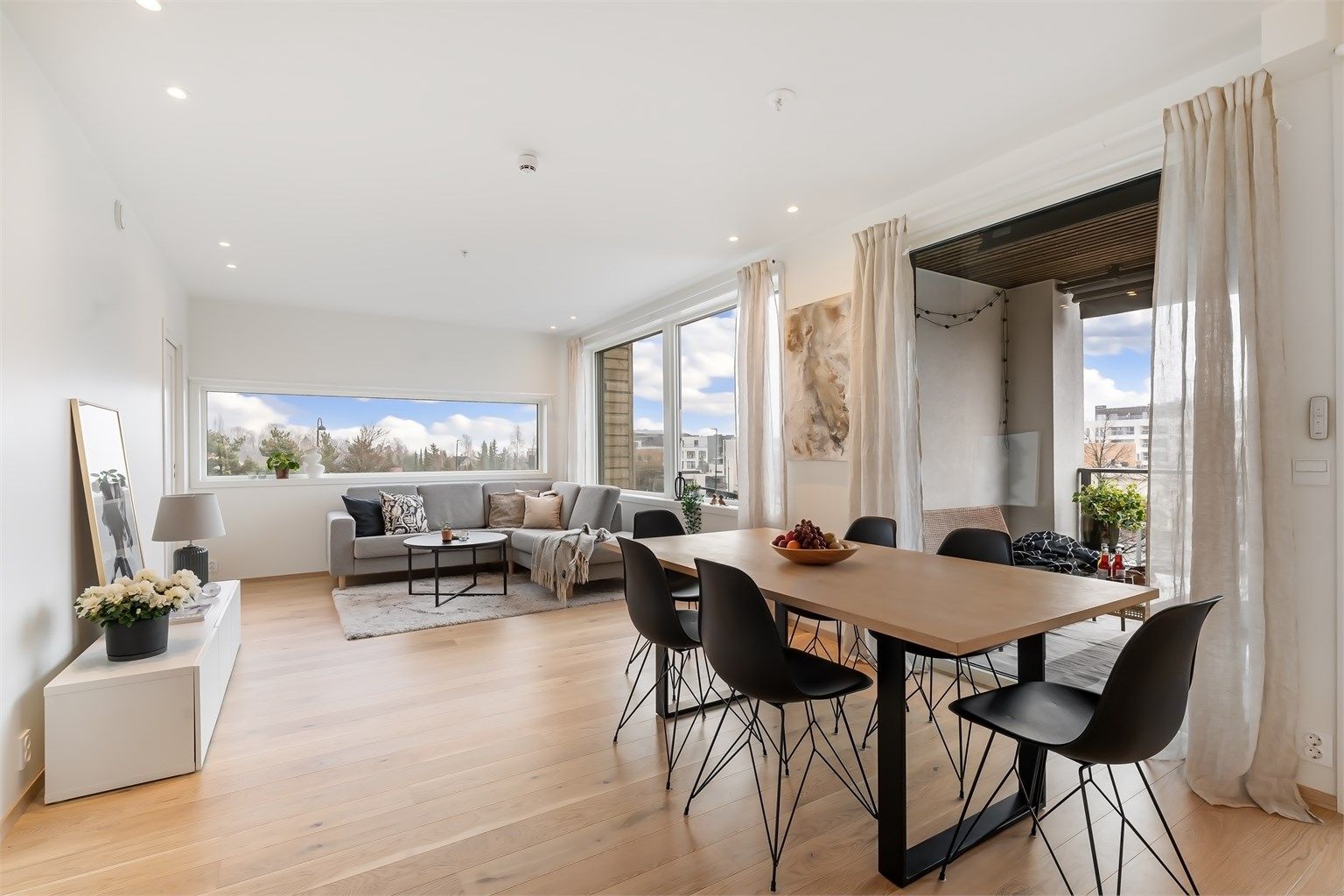 Herlig stue med gode møbleringsmuligheter og god romfølelse