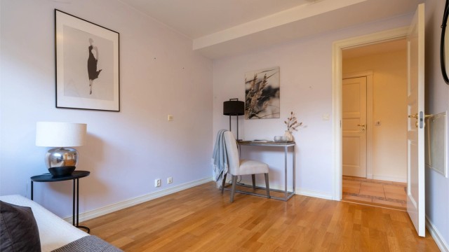 Rommene oppleves møbleringsvennlig!