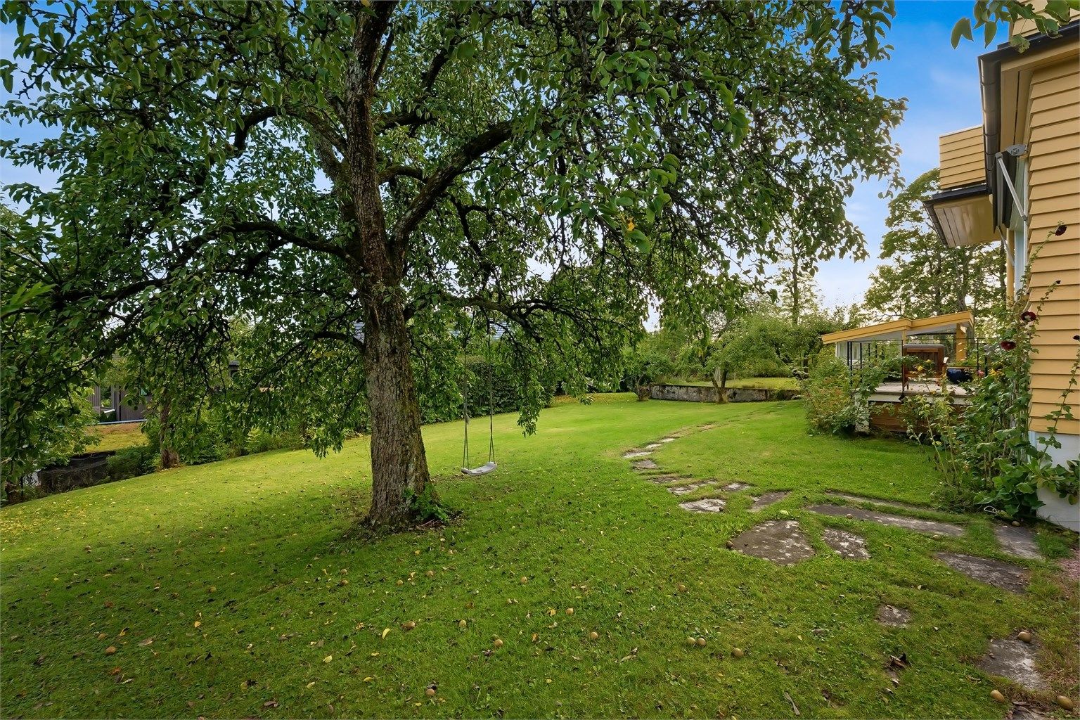 Nydelig klassisk funkisbolig med ekstremt fin beliggenhet og tomt