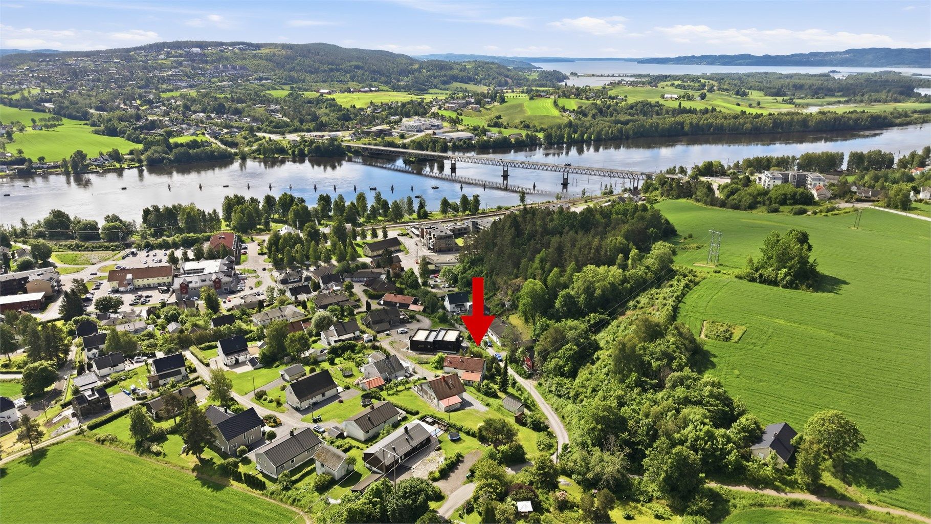 Eiendommen har en sentral beliggenhet i Fetsund, med kort vei til sentrum og Glomma. 
Foto: Digit Media
