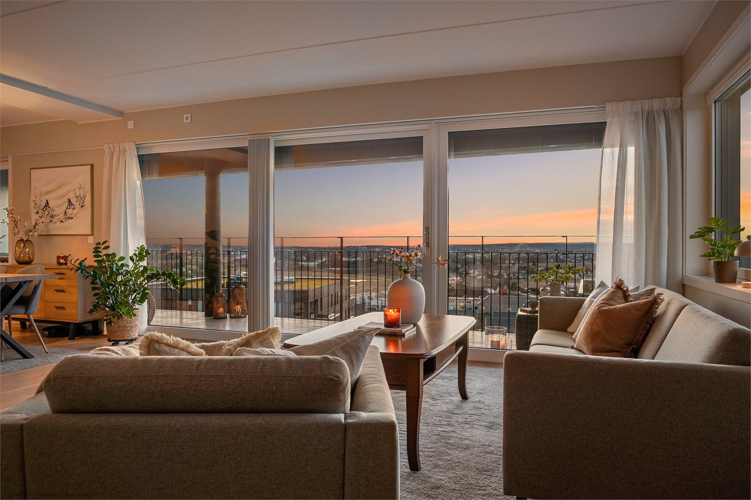 Velkommen til Kompaniveien 6. Leiligheten presenteres av Amir Pedersen-Paydar i Krogsveen. Fotograf; Kristoffer Kristiansen.