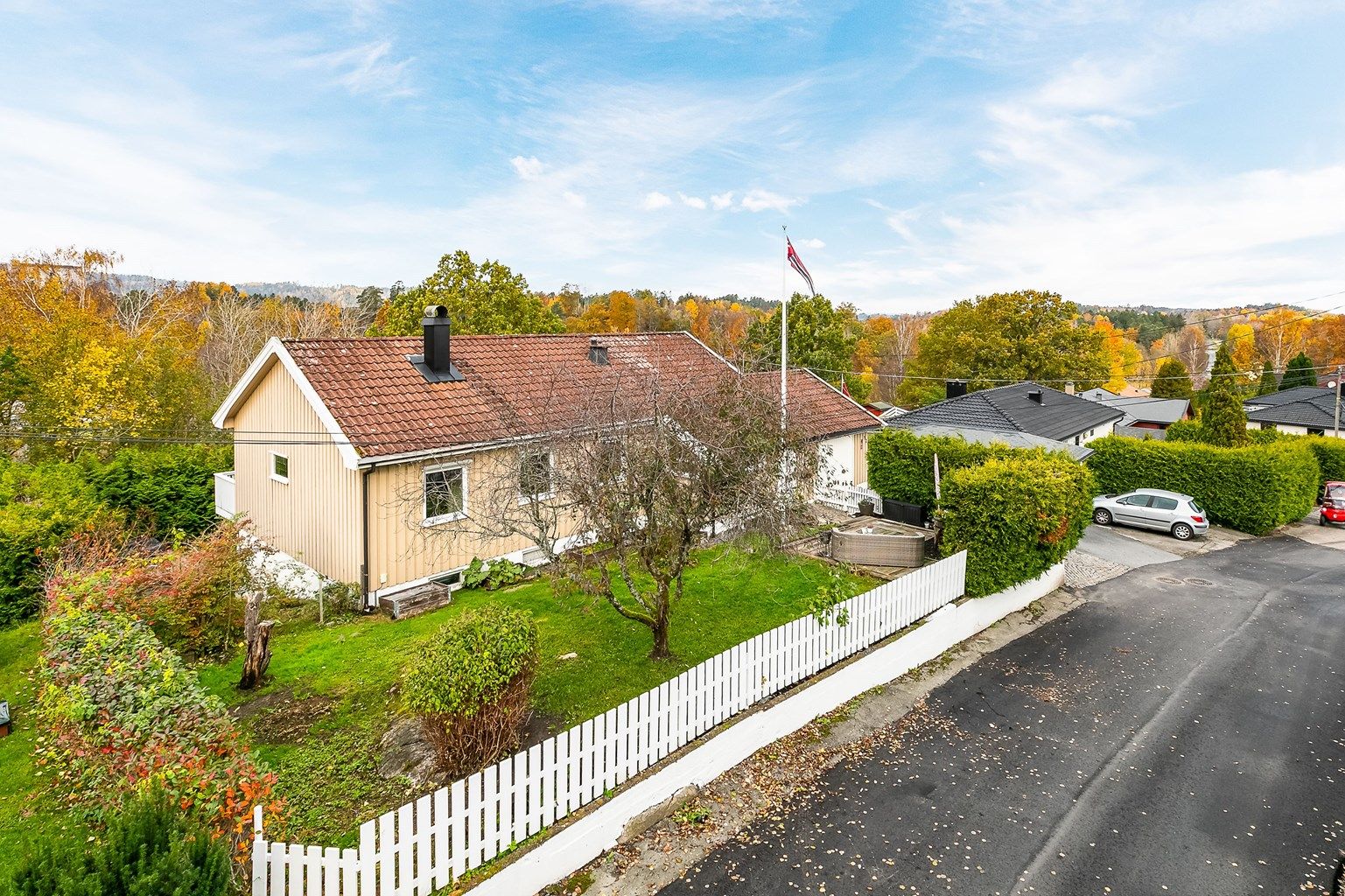 Skoleåsen 12 formidles av Krogsveen.