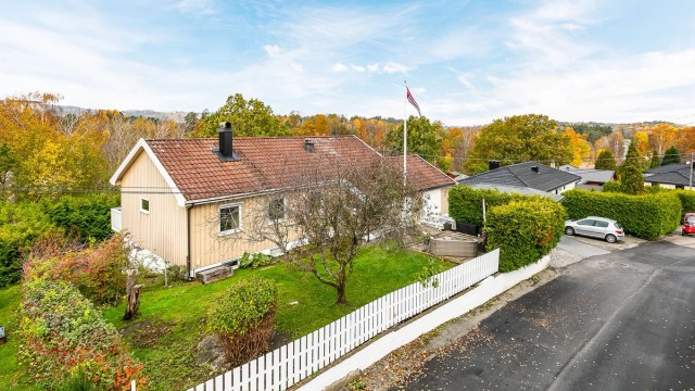 Skoleåsen 12 formidles av Krogsveen.