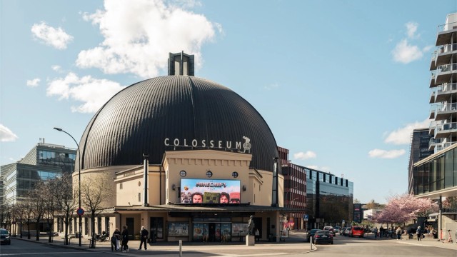 På Colosseum Kino får du med deg de nyeste filmene, mens Deichmanske bibliotek og Litteraturhuset tilbyr et bredt spekter av kulturelle aktiviteter som foredrag og høytlesning.