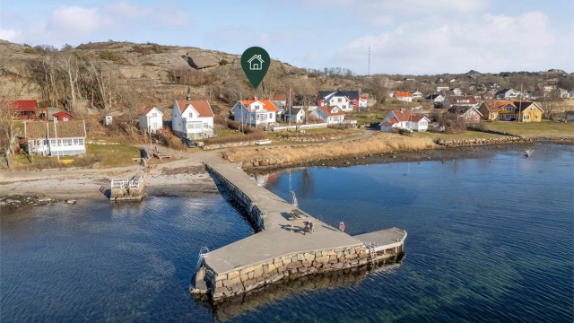 Velkommen til Treideneveien 34 - Felles barnevennlig strand med fine bademuligheter og en stor fellesbrygge med tinglyst båtplass og egen registrert bøye.
