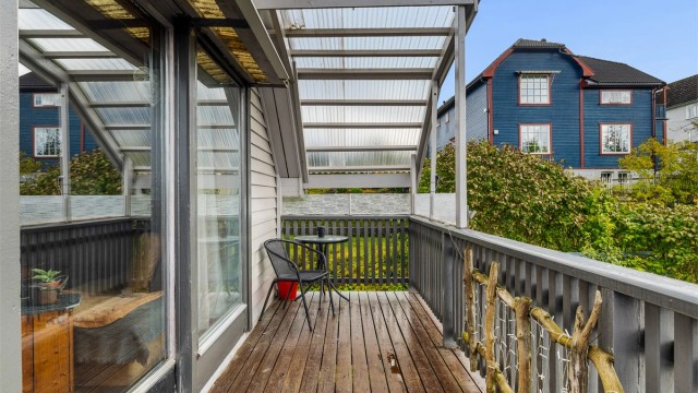 Tilbygg: Sør-østvendt veranda.