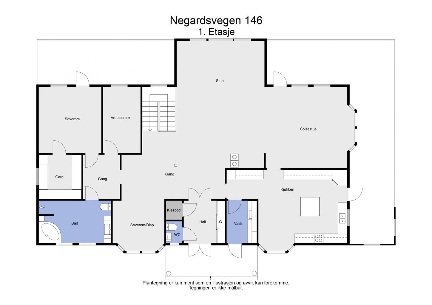 Hovedetasjen har en innholdsrik planløsning med store sosiale soner, soveromsavdeling og flere bad.