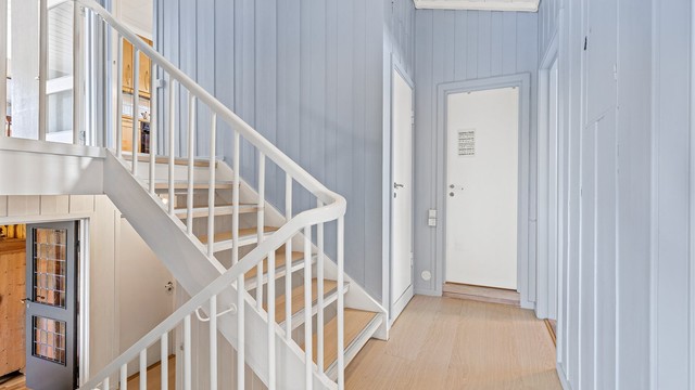 Trappeavsats på plan 3, med adkomst til 3 soverom, toalettrom og bad.