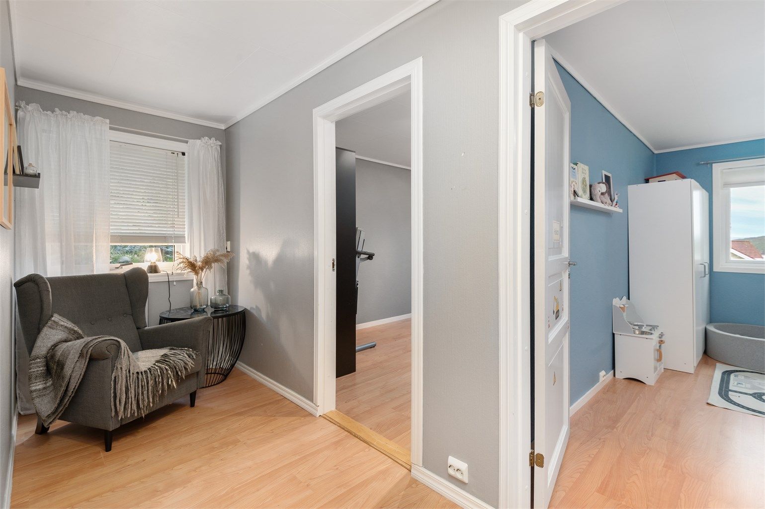 Huset har til sammen fire soverom – alle av god størrelse. 