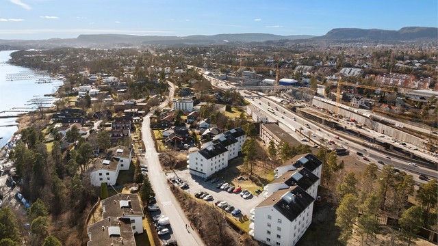 Nærmeste bussholdeplass er kun 4 minutter unna, med hyppige avganger.