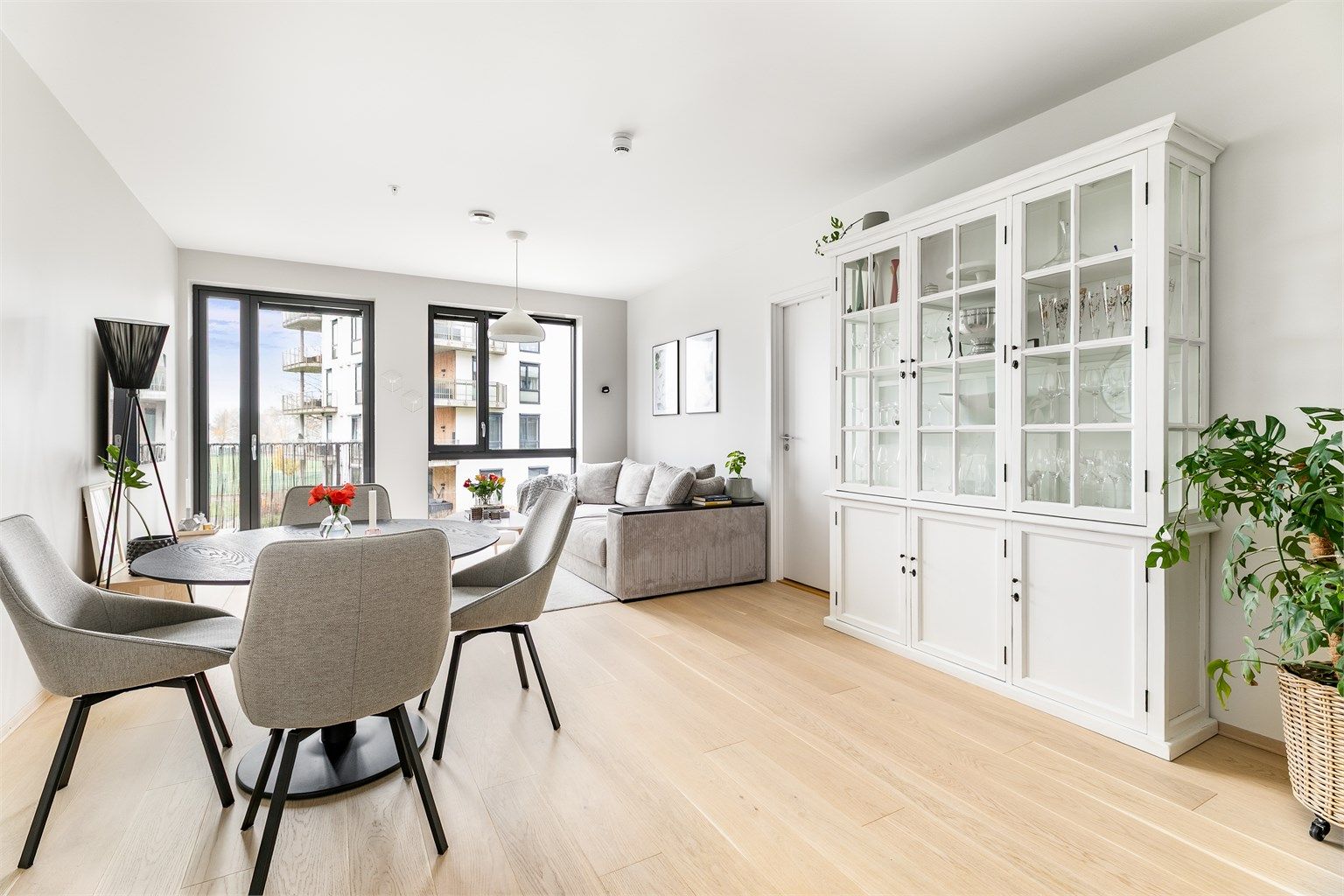 Leiligheten bærer preg av forsiktig bruk siden den ble ferdigstilt og er i dag velholdt.