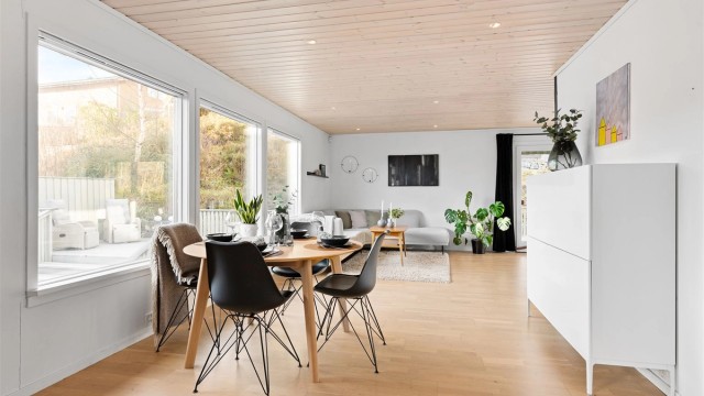 God plass til spisestue ved vndu mellom kjøkken og stue