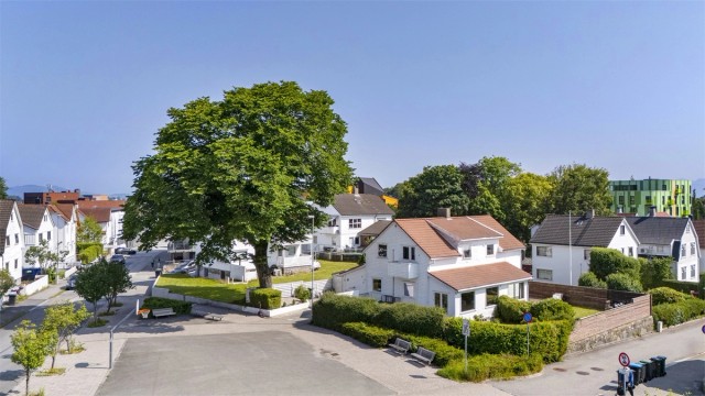 Vertikaldelt tomannsbolig på Bjergsted.