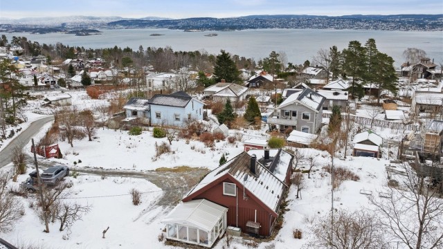Enebolig på høytliggende, stor og solrik tomt