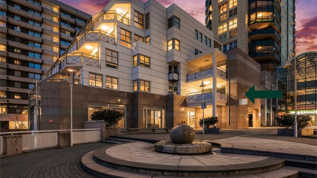 Leiligheten ligger i St. Olavs kvartalet, i 2.etg i lavblokken mot Breivannet.