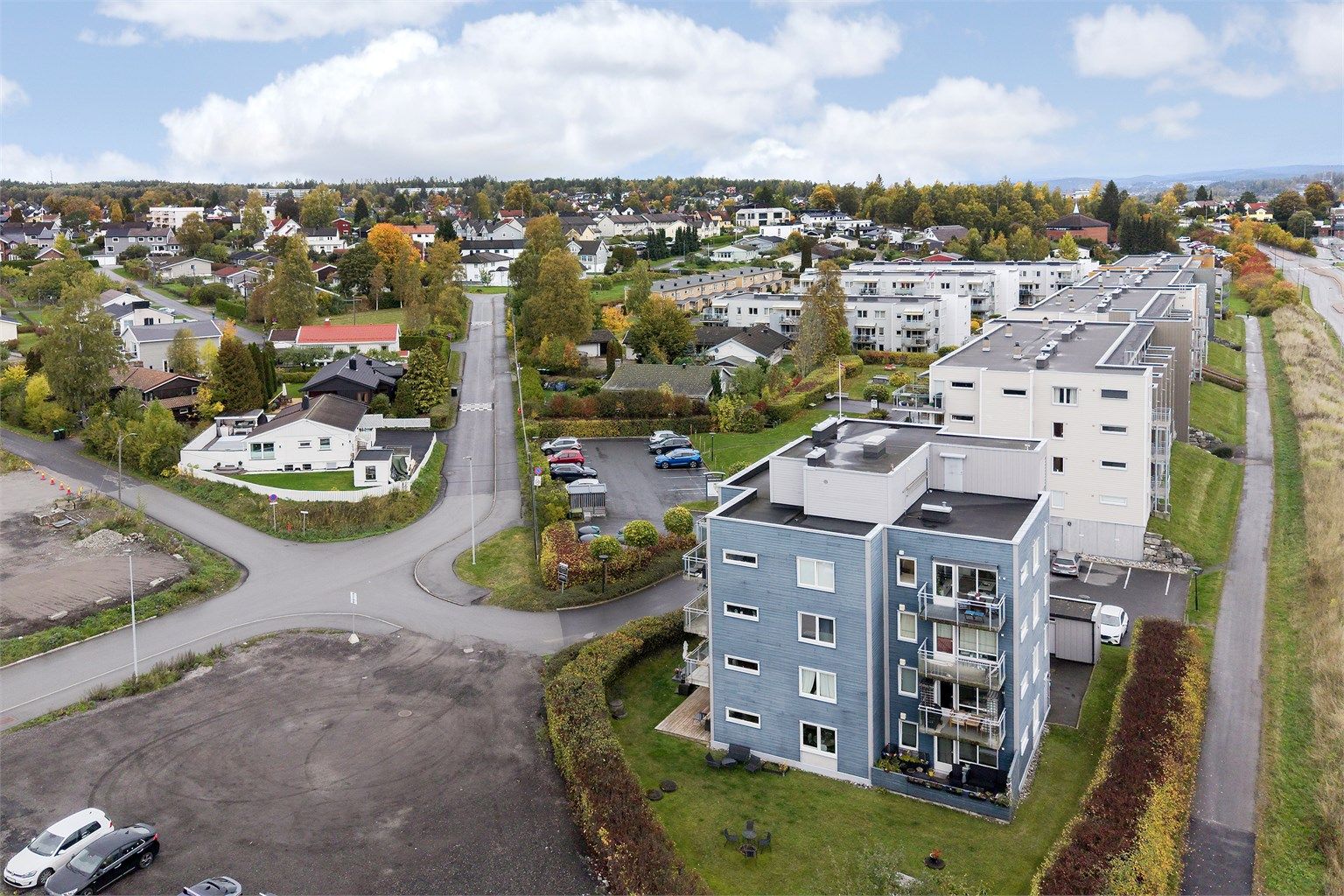 Etablert boligområde rett ved Ski sentrum, med kort vei til det meste. 