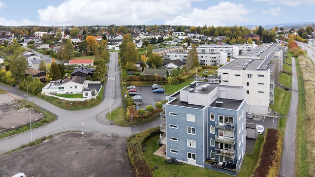 Etablert boligområde rett ved Ski sentrum, med kort vei til det meste.